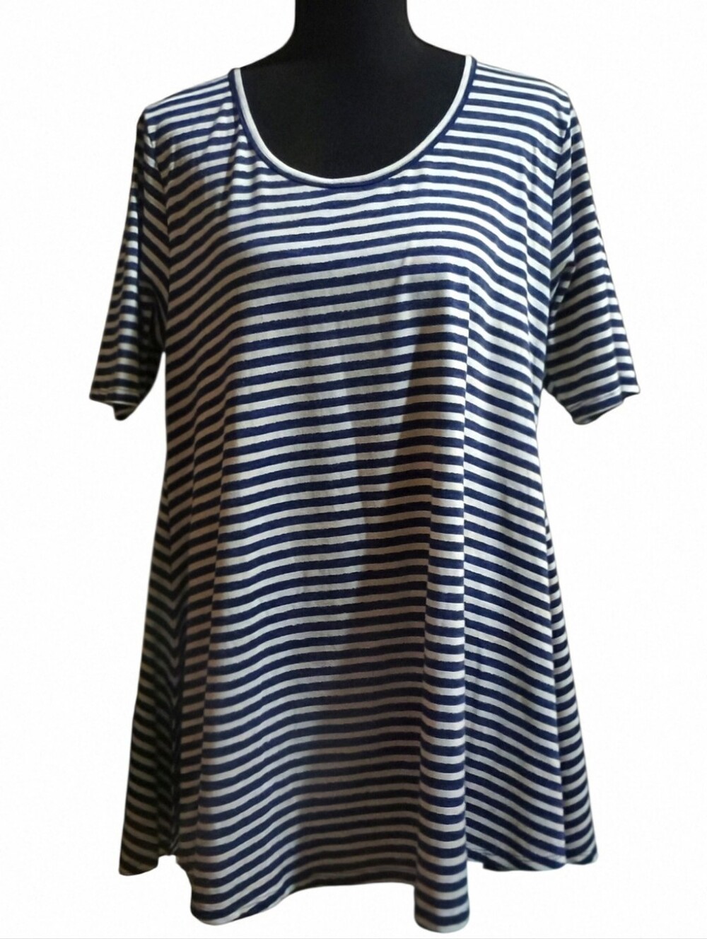 Short Sleeve Top Pullover Split Hem Round Neckline Shirt Blue White Stripe Sz M